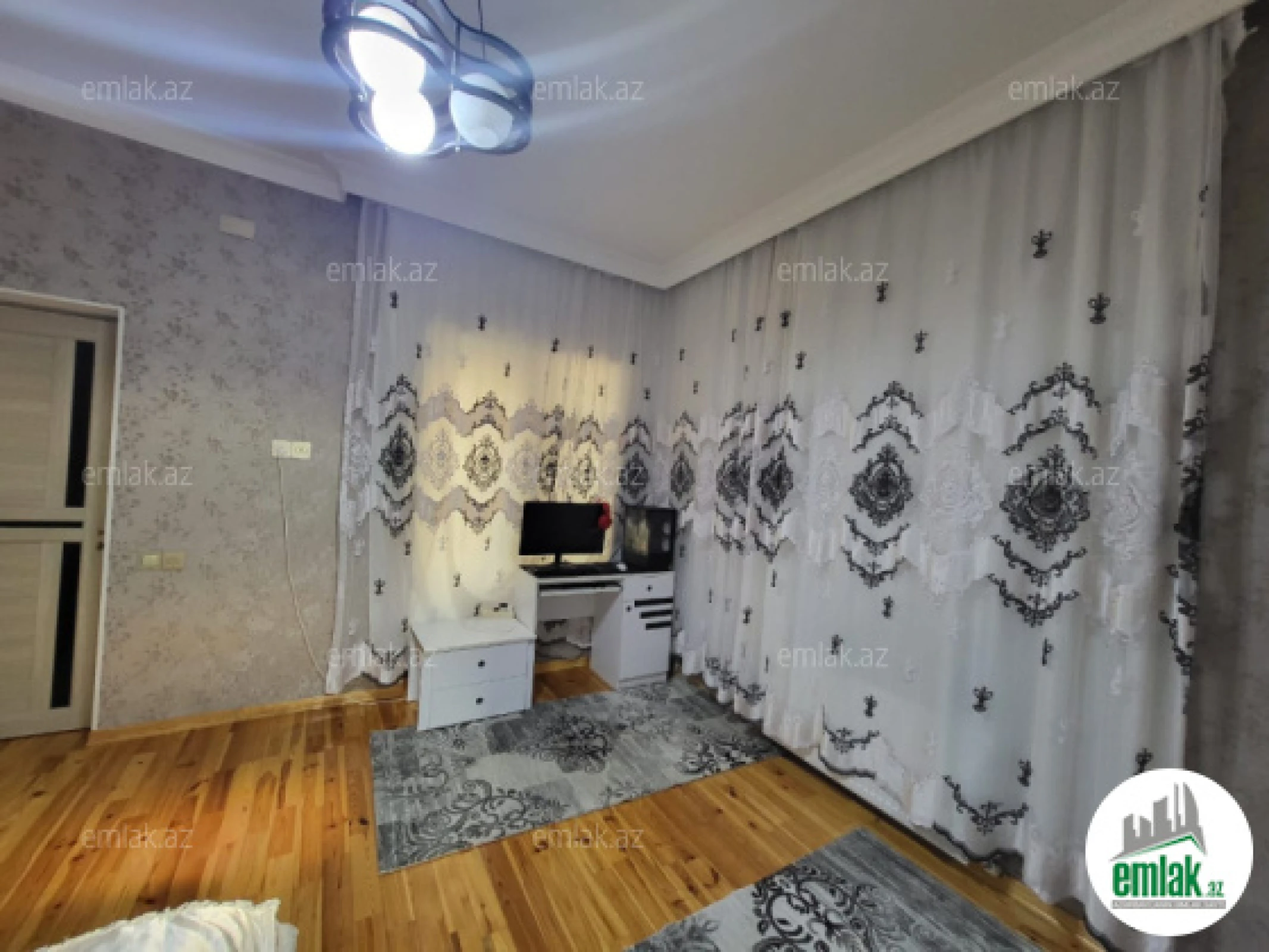 Satılır 5 otaqlı həyət evi 250 m²