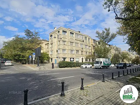 Satılır 3 otaqlı köhnə tikili 70 m² — Bakı, İnşaatçılar 3 otaq 70.00 m²