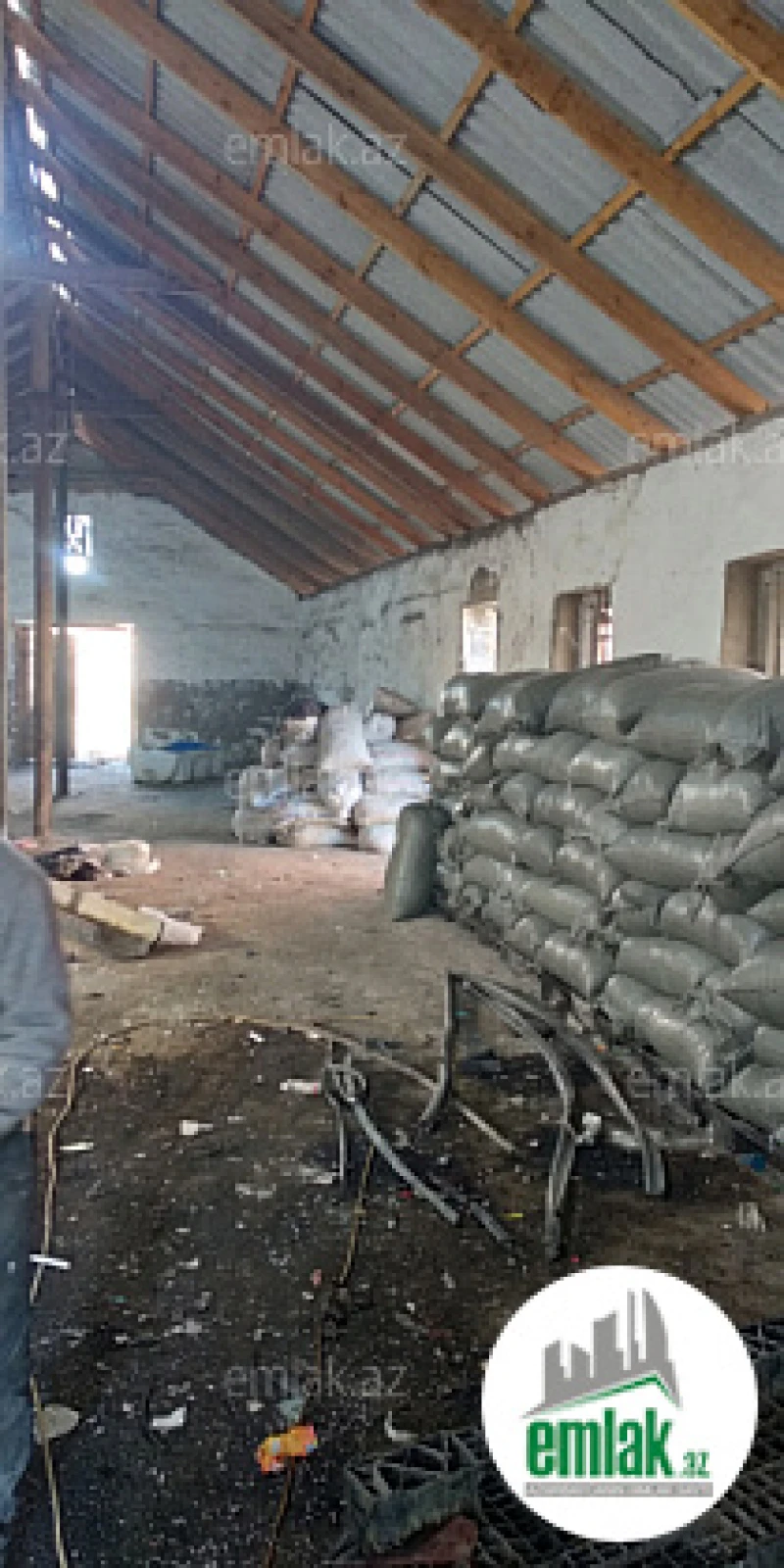 Satılır 8 otaqlı obyekt 30000 m²