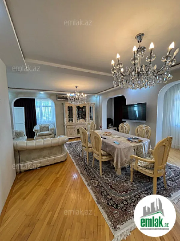 Satılır 4 otaqlı köhnə tikili 130 m²