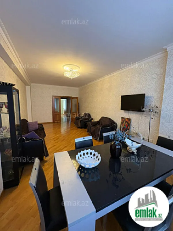 Satılır 3 otaqlı yeni tikili 120 m²