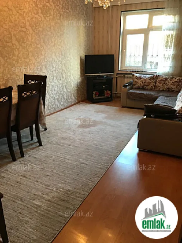 Satılır 5 otaqlı köhnə tikili 125 m²