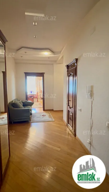 Satılır 2 otaqlı köhnə tikili 70 m²