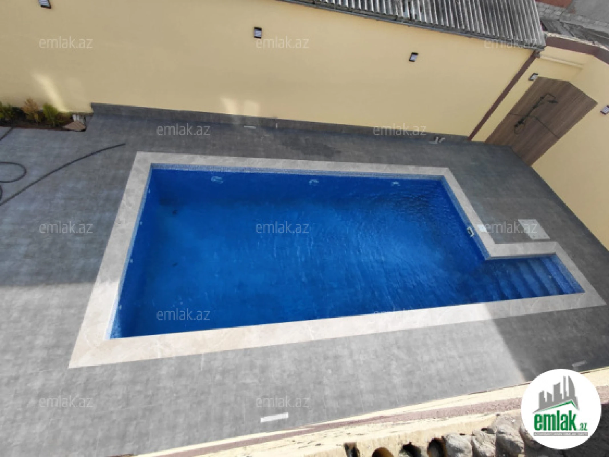 Satılır 6 otaqlı həyət evi 300 m²