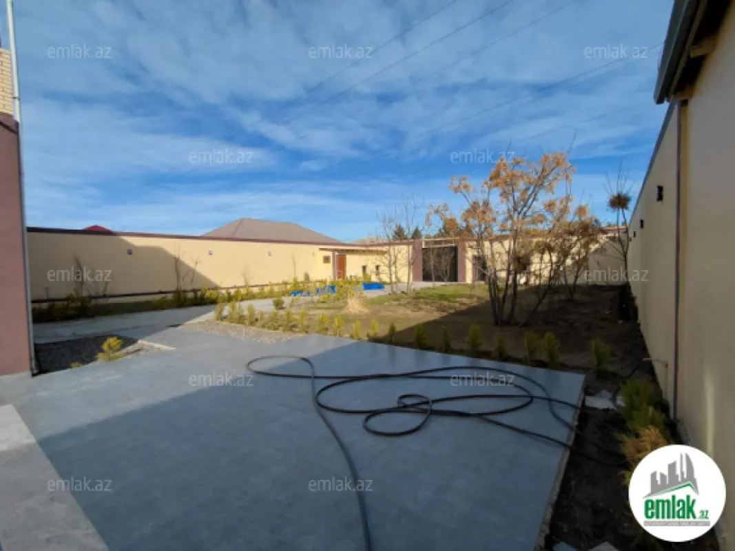 Satılır 6 otaqlı həyət evi 300 m²