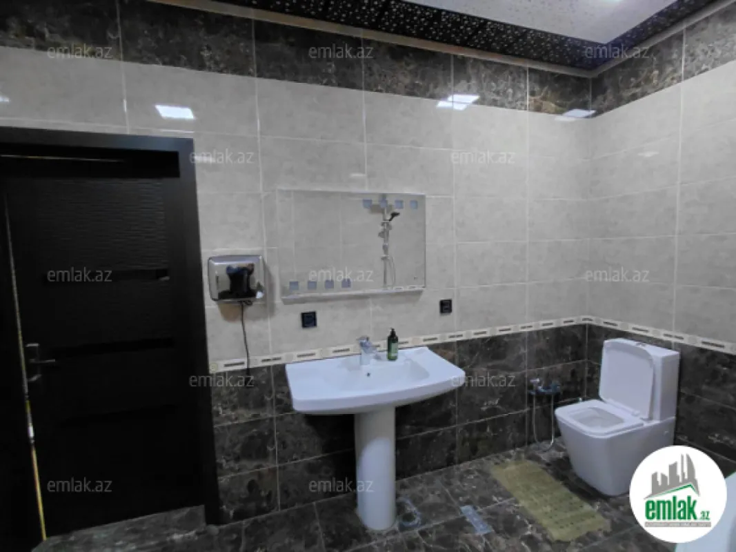 Satılır 6 otaqlı həyət evi 300 m²