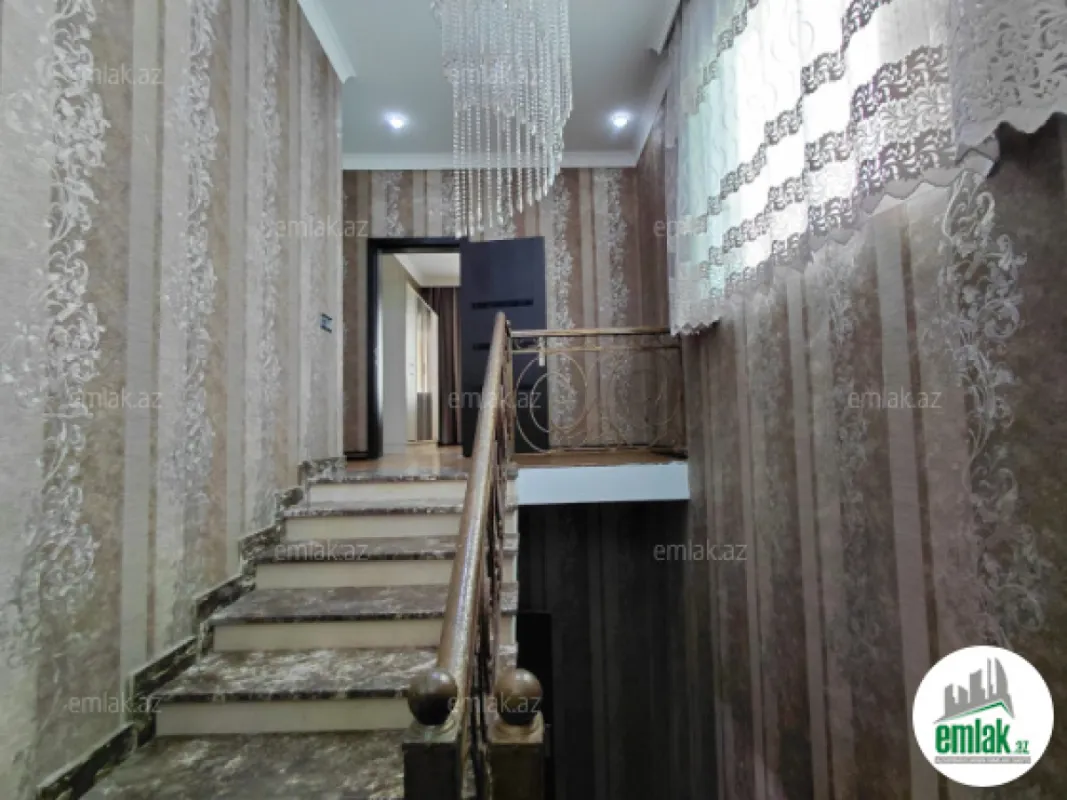 Satılır 6 otaqlı həyət evi 300 m²