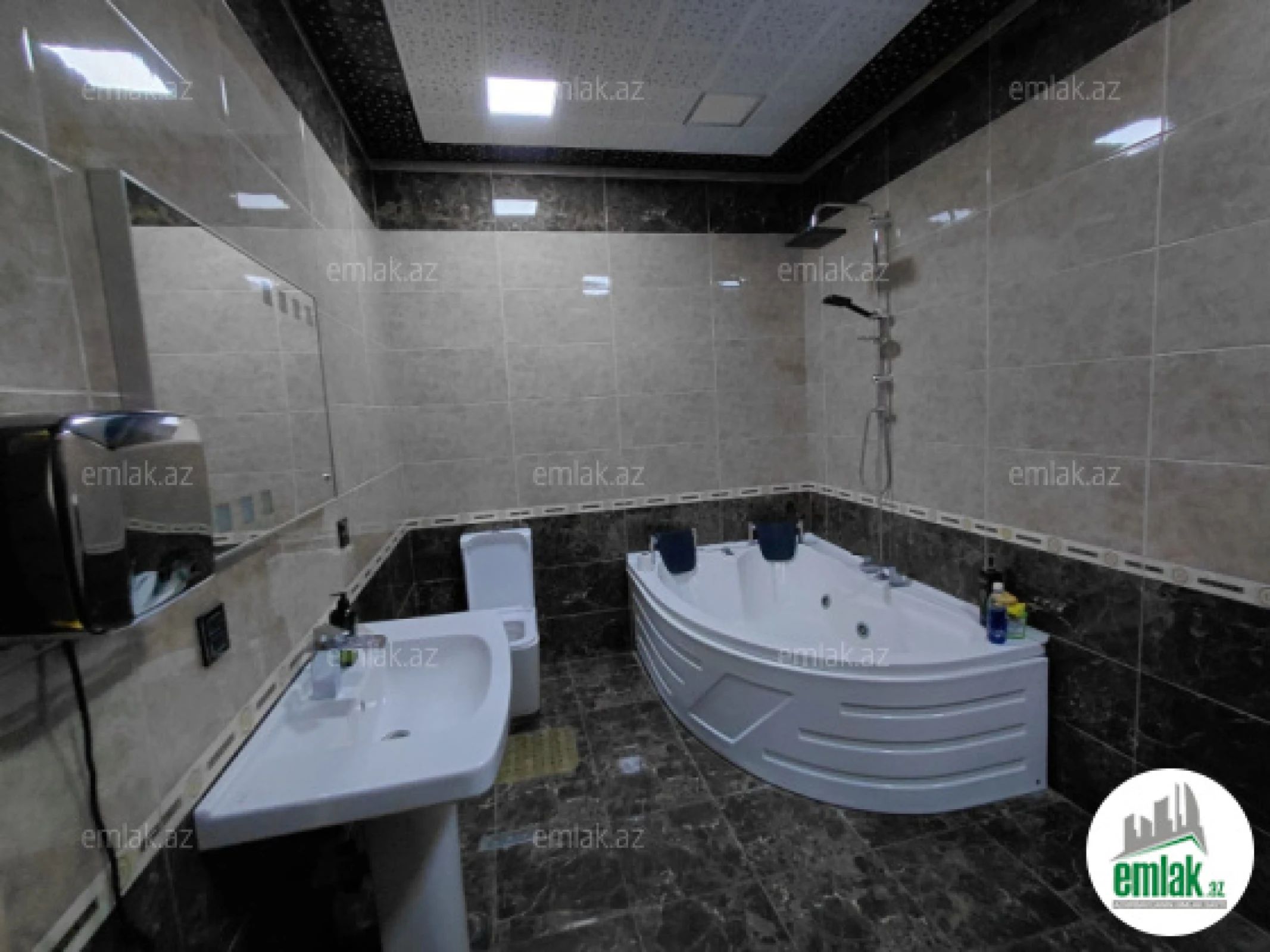 Satılır 6 otaqlı həyət evi 300 m²