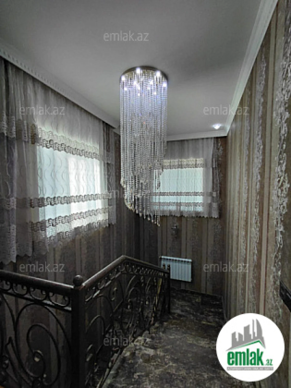 Satılır 6 otaqlı həyət evi 300 m²