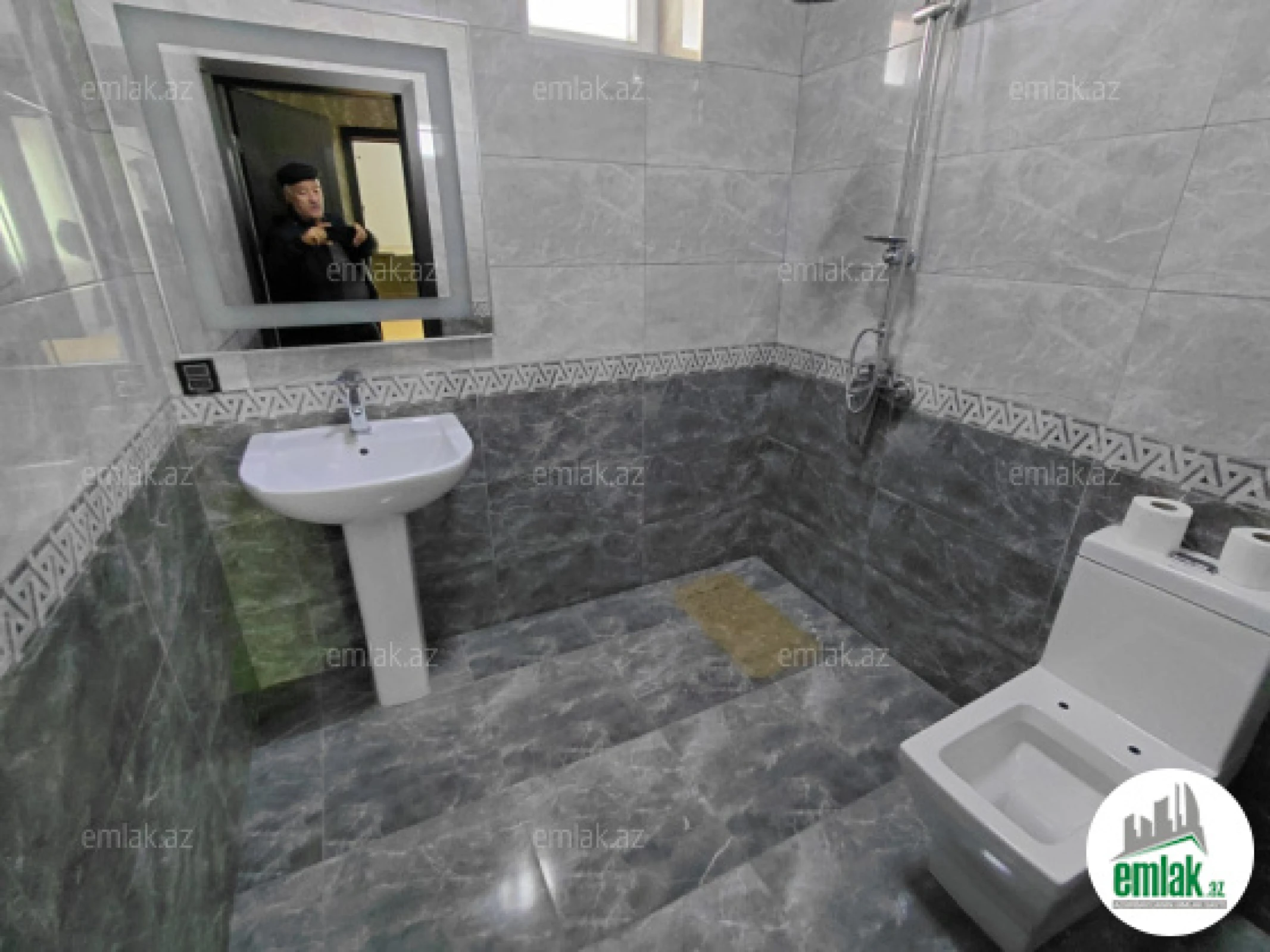 Satılır 6 otaqlı həyət evi 300 m²