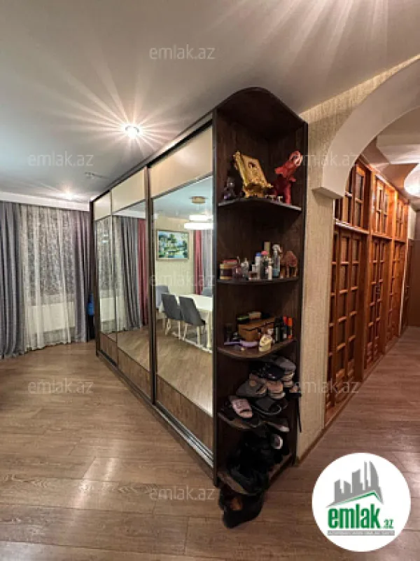 Satılır 7 otaqlı köhnə tikili 187 m²