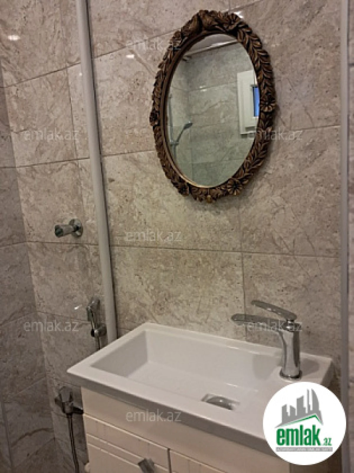 Satılır 2 otaqlı köhnə tikili 75 m²