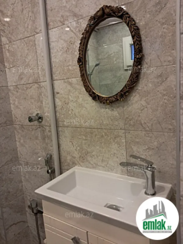 Satılır 2 otaqlı köhnə tikili 75 m²