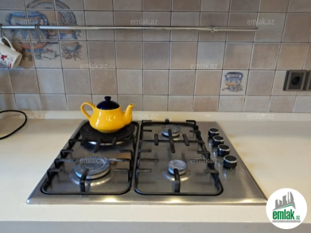 Satılır 2 otaqlı köhnə tikili 75 m²