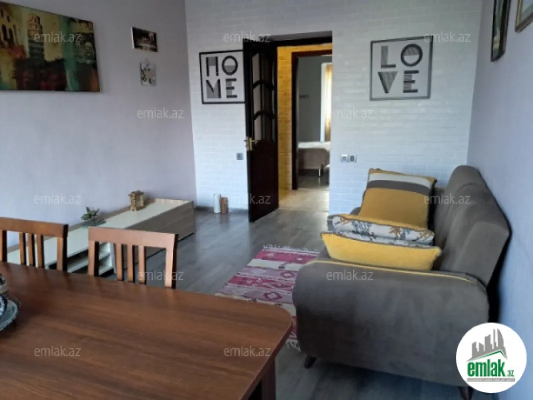 Satılır 2 otaqlı köhnə tikili 75 m²