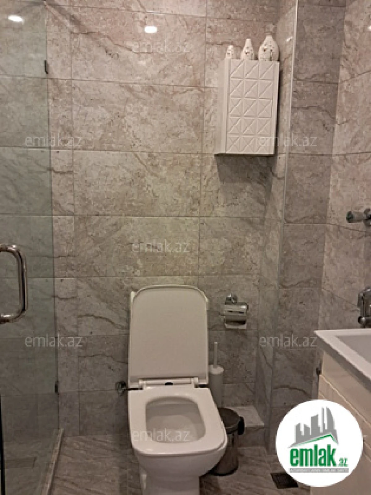 Satılır 2 otaqlı köhnə tikili 75 m²