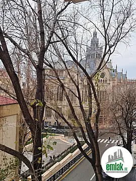 Satılır 2 otaqlı köhnə tikili 75 m²