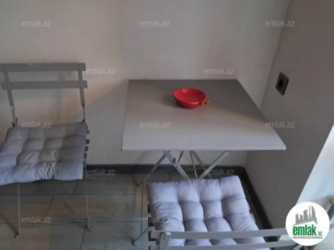 Satılır 2 otaqlı köhnə tikili 75 m²