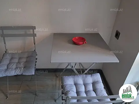 Satılır 2 otaqlı köhnə tikili 75 m²