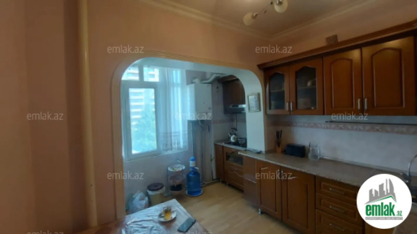 Satılır 5 otaqlı köhnə tikili 125 m²