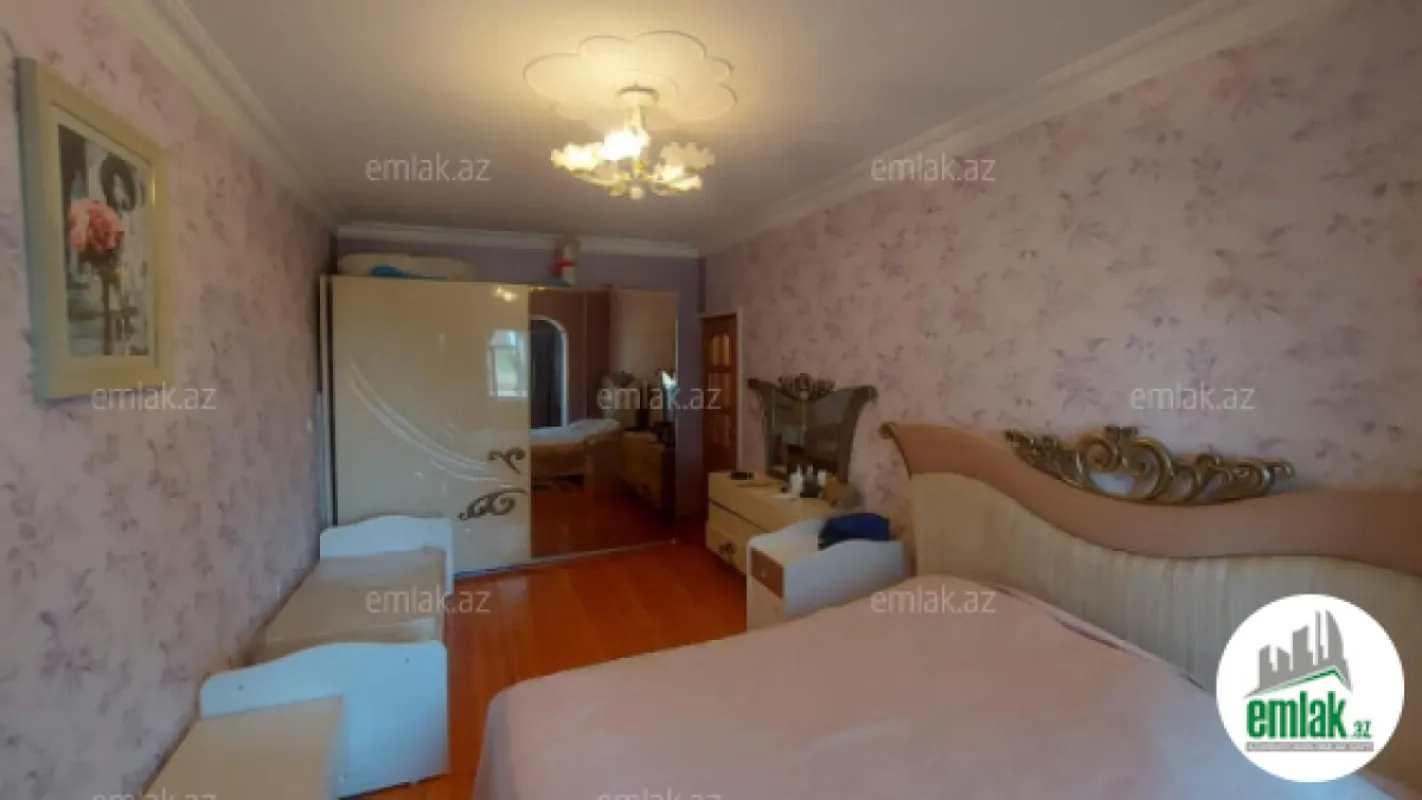 Satılır 5 otaqlı köhnə tikili 125 m²