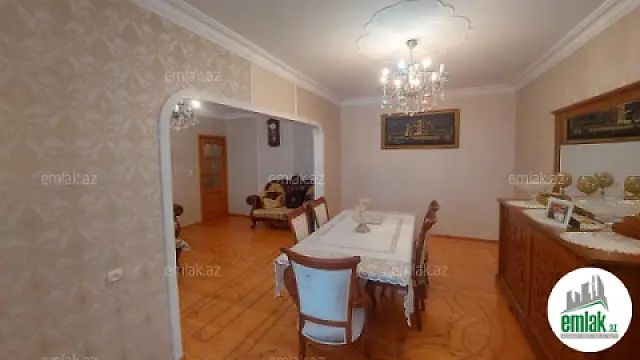 Satılır 5 otaqlı köhnə tikili 125 m²
