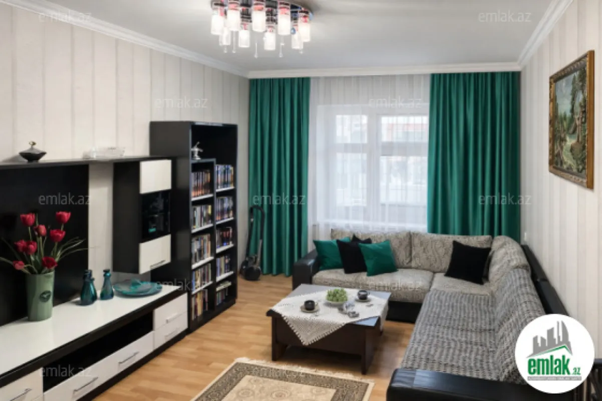 Satılır 4 otaqlı köhnə tikili 110 m²