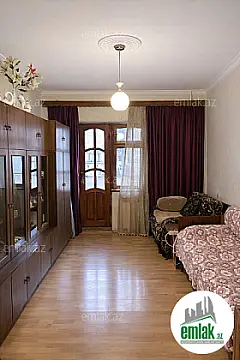 Satılır 4 otaqlı köhnə tikili 110 m²