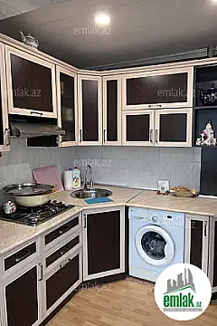 Satılır 4 otaqlı köhnə tikili 110 m²