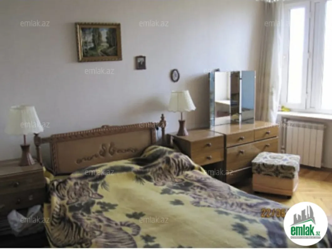 Satılır 3 otaqlı köhnə tikili 90 m²