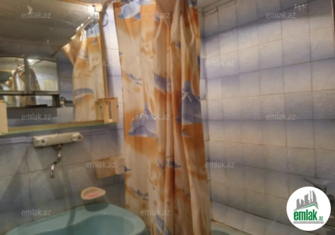 Satılır 3 otaqlı köhnə tikili 90 m²