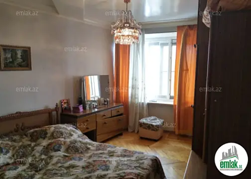 Satılır 3 otaqlı köhnə tikili 90 m²