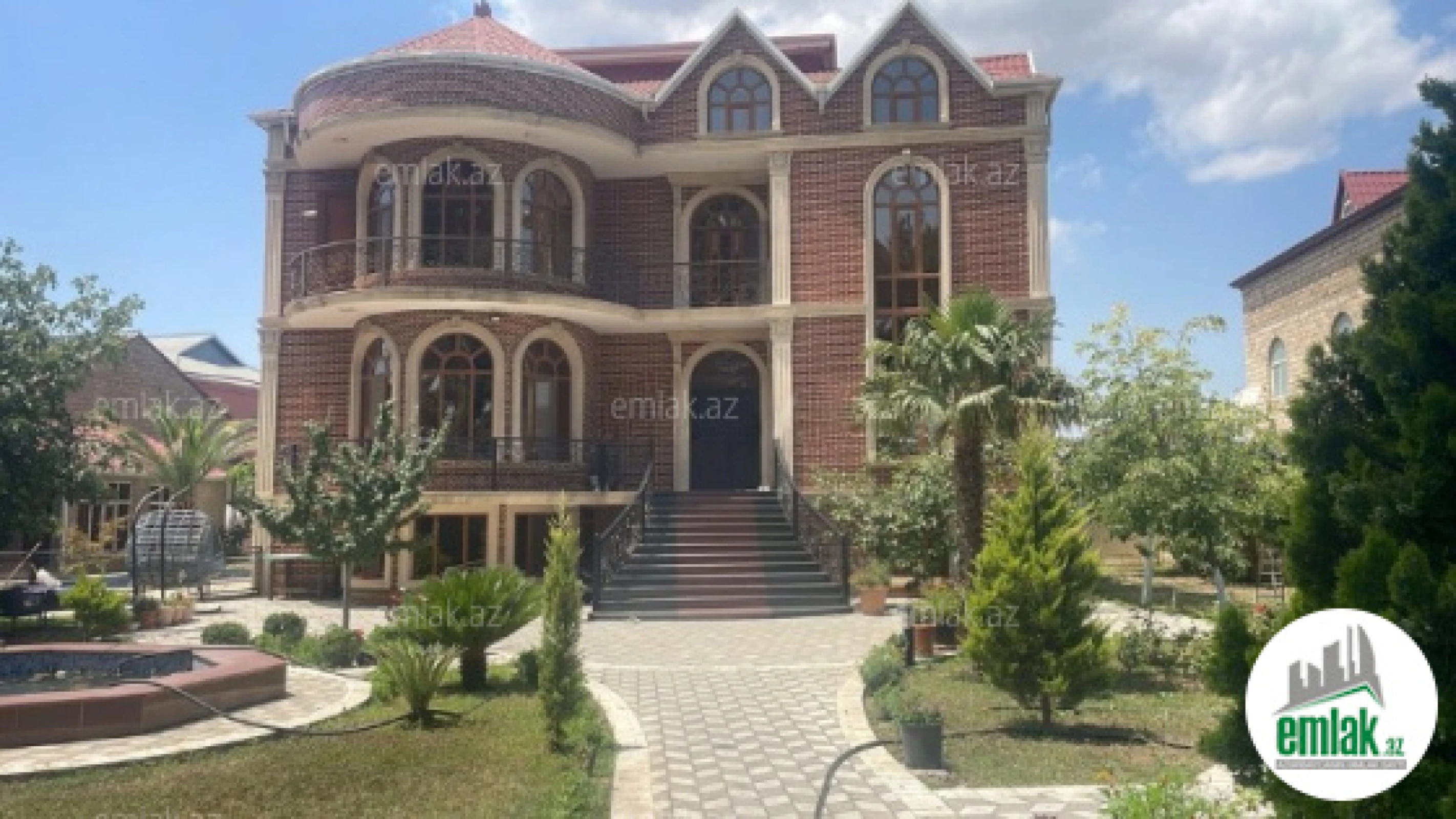 Satılır 7 otaqlı həyət evi 1000 m²