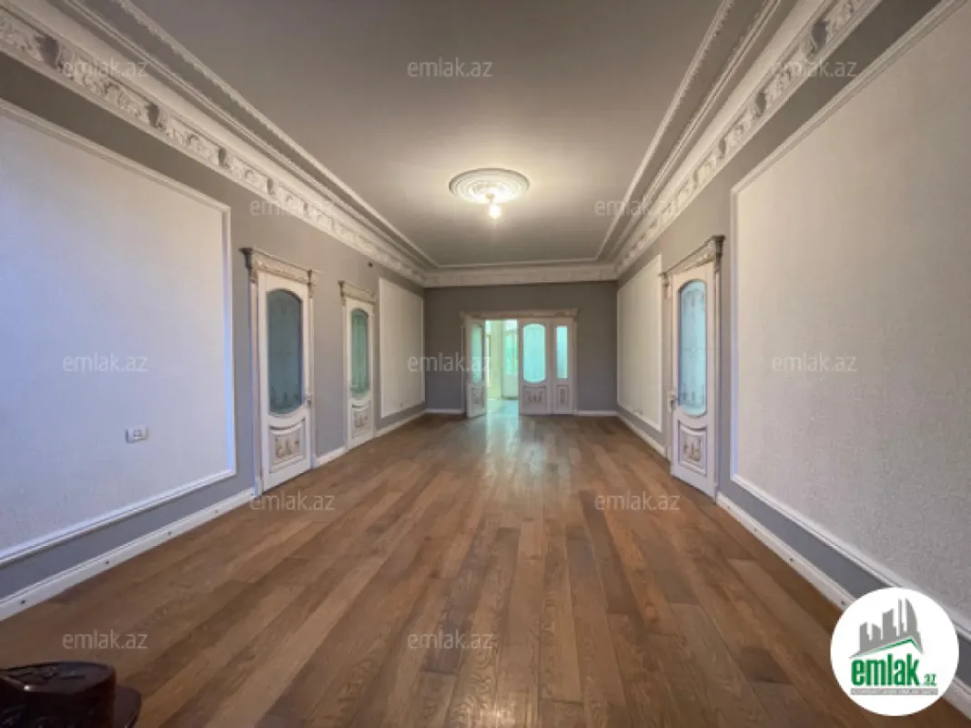 Satılır 7 otaqlı həyət evi 1000 m²