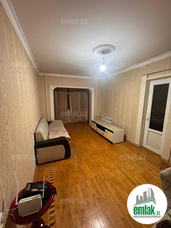 Satılır 2 otaqlı köhnə tikili 70 m²