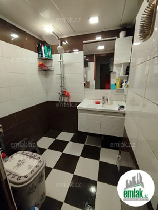 Satılır 3 otaqlı köhnə tikili 80 m²