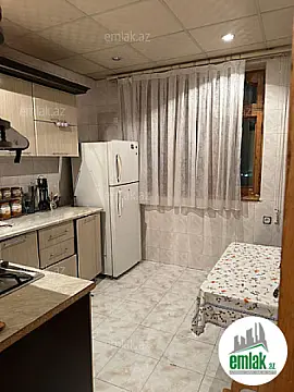 Satılır 3 otaqlı köhnə tikili 90 m²