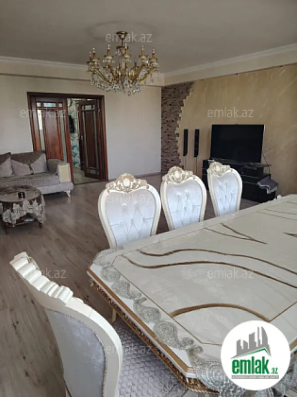 Satılır 3 otaqlı köhnə tikili 120 m²
