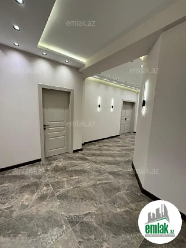 Satılır 3 otaqlı yeni tikili 135 m²