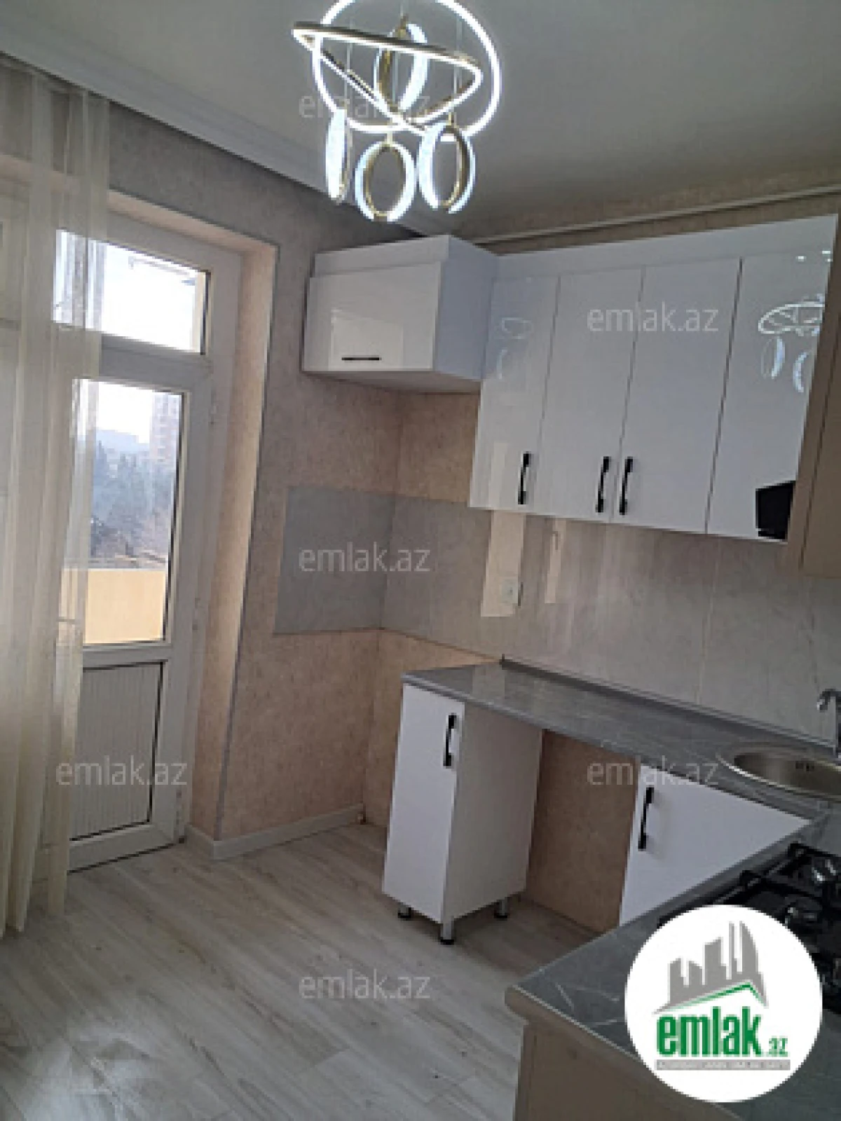 Satılır 3 otaqlı köhnə tikili 90 m²