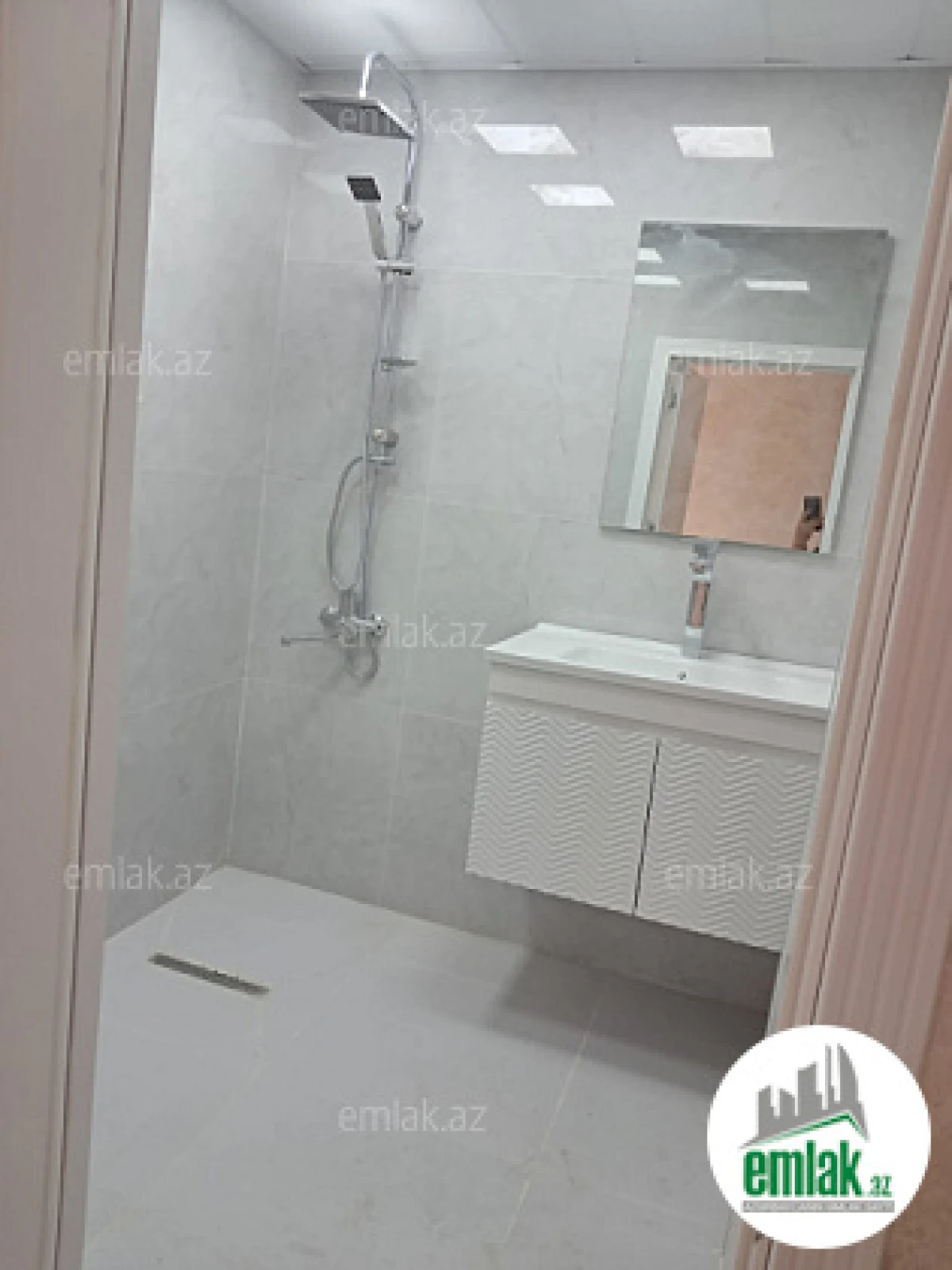 Satılır 3 otaqlı köhnə tikili 90 m²