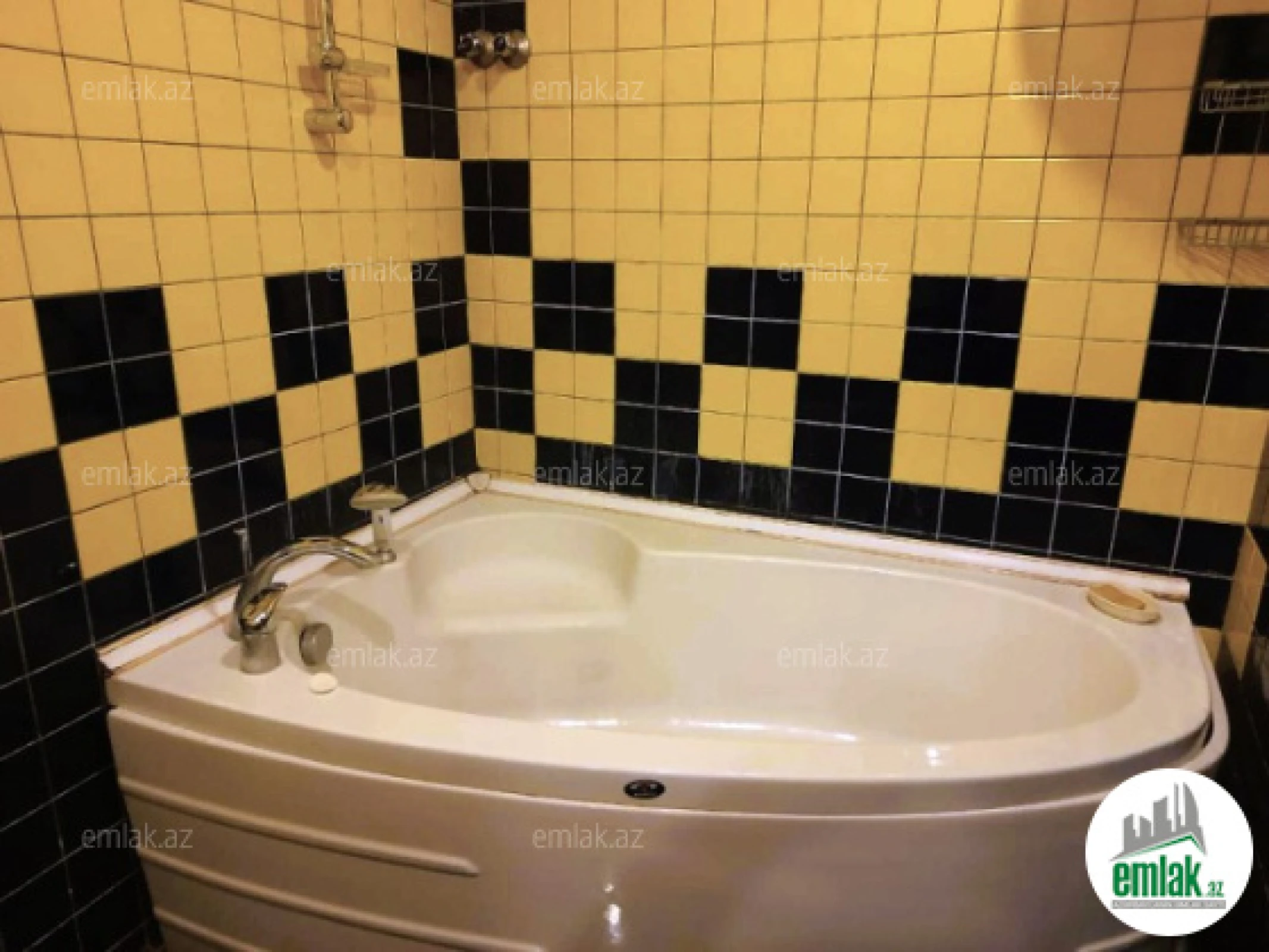 Satılır 3 otaqlı köhnə tikili 70 m²