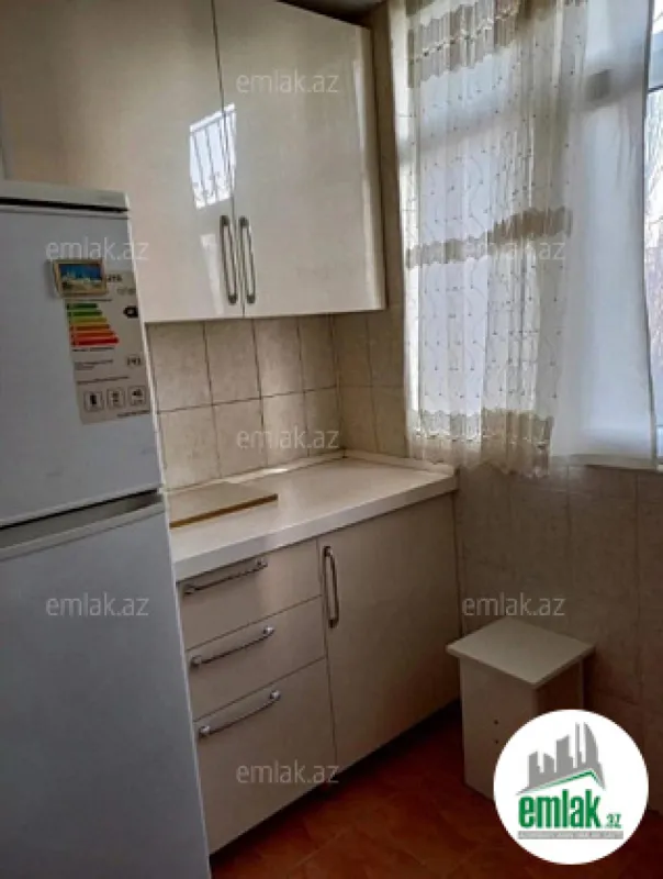 Satılır 1 otaqlı köhnə tikili 40 m²
