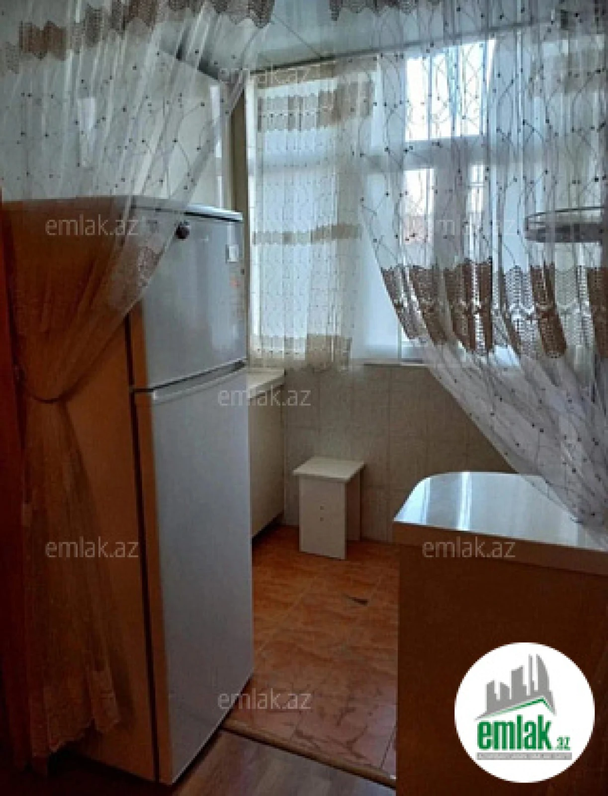 Satılır 1 otaqlı köhnə tikili 40 m²