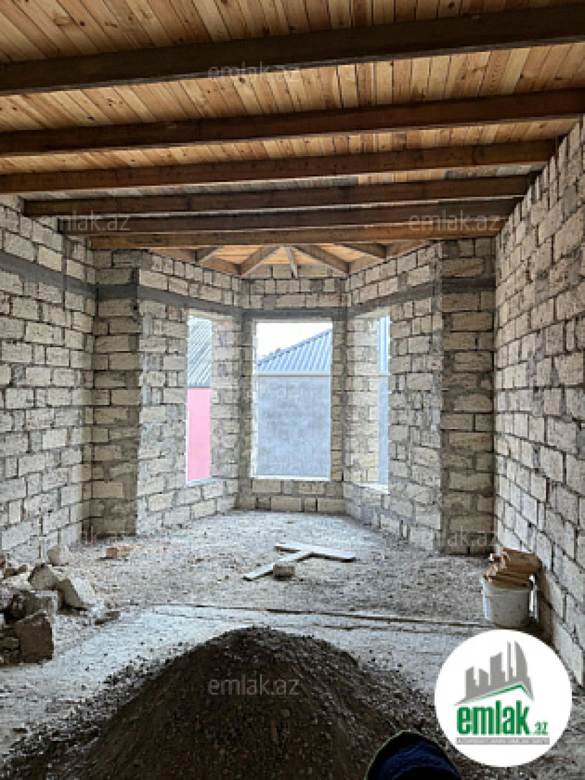 Satılır 6 otaqlı həyət evi 390 m²