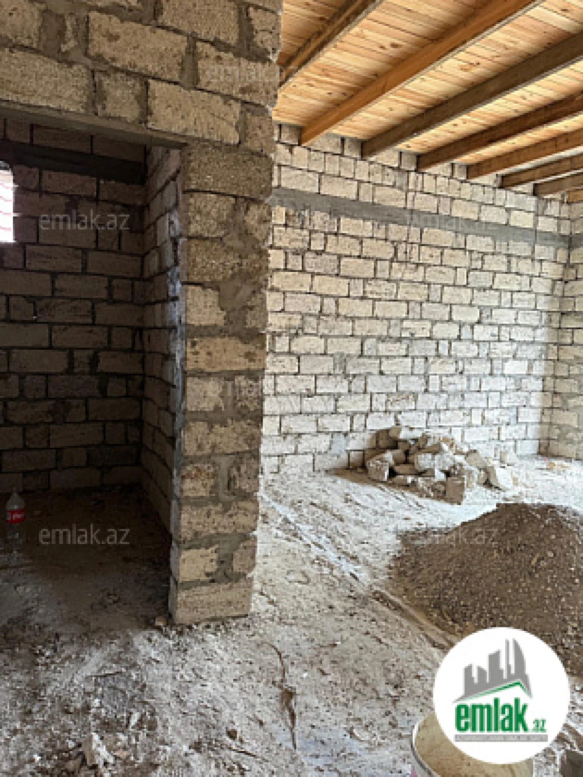 Satılır 6 otaqlı həyət evi 390 m²