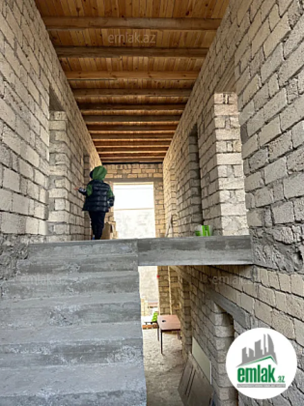 Satılır 6 otaqlı həyət evi 390 m²