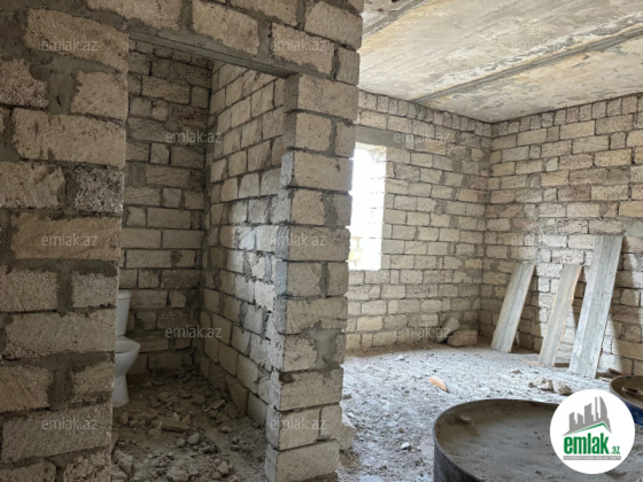 Satılır 6 otaqlı həyət evi 390 m²