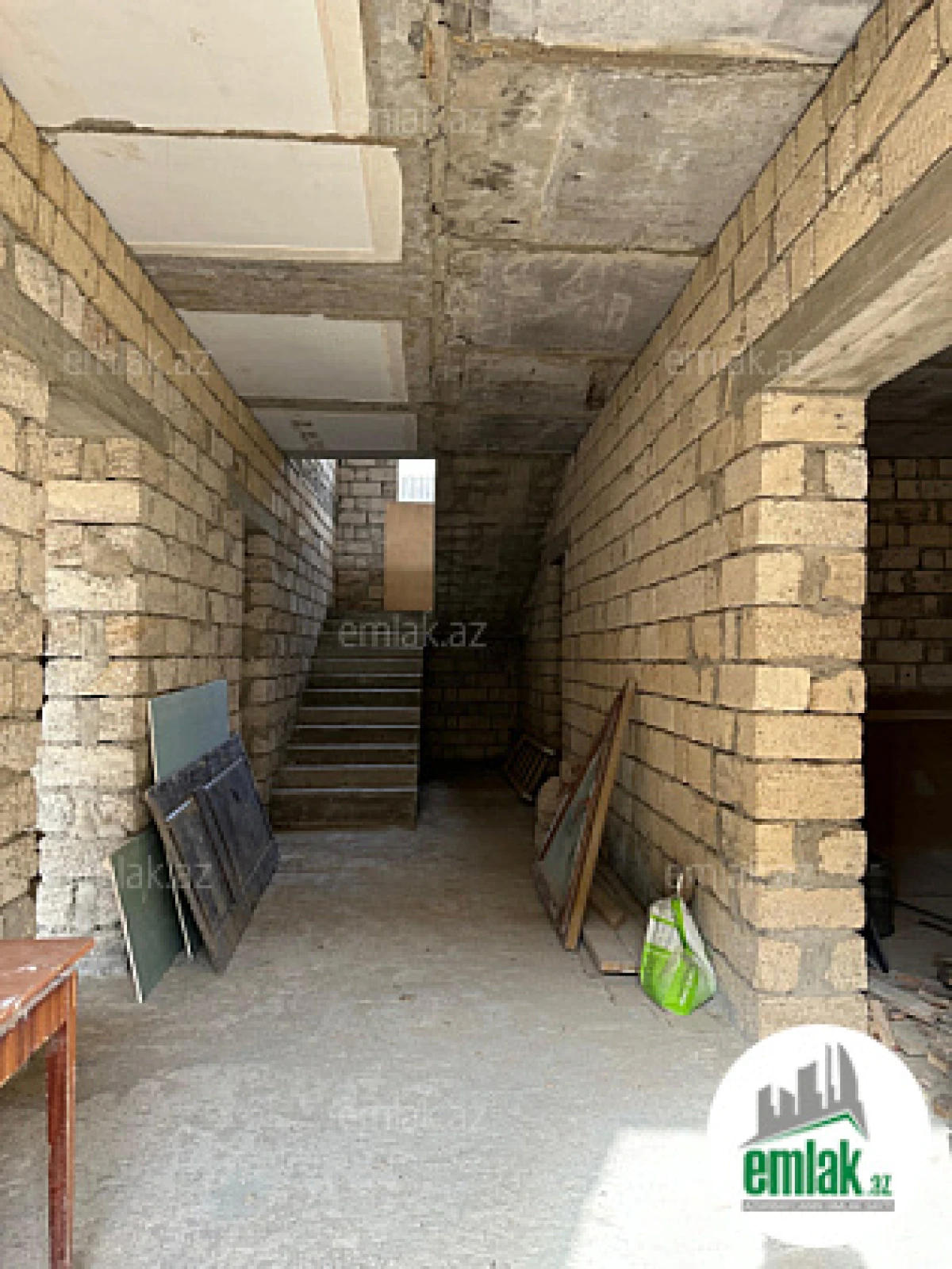 Satılır 6 otaqlı həyət evi 390 m²