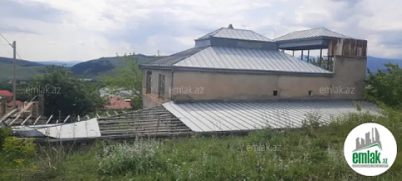 Satılır 5 otaqlı mənzil 200 m²